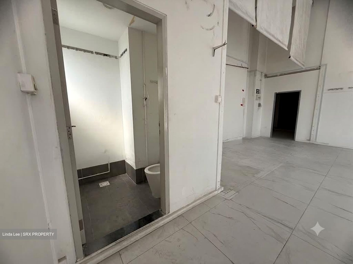 Ct Hub 2 (D12), Office #586605531